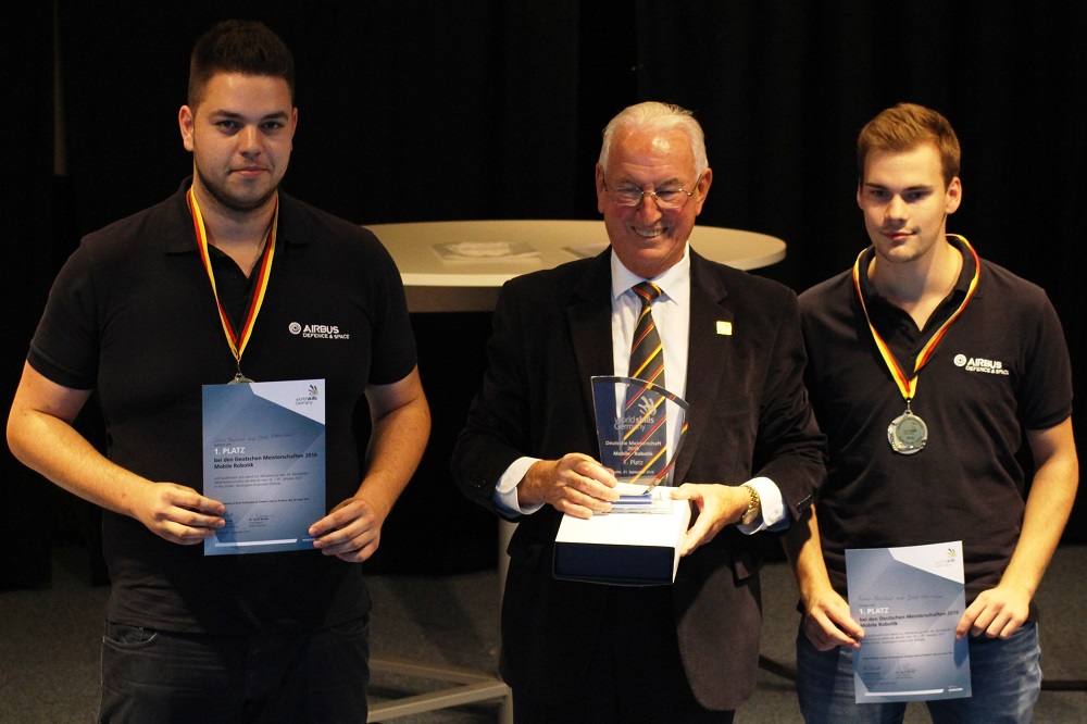 Neue Deutsche Meister beim WorldSkills Germany-Berufswettbewerb Mobile Robotik (Bildquelle: @BBS Gos Neue Deutsche Meister beim WorldSkills Germany-Berufswettbewerb Mobile Robotik (Bildquelle: @BBS Gos