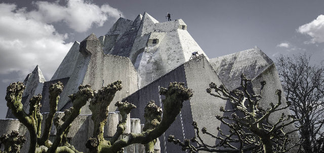 Auf dem Zauberberg: Hölscher und Gaube nehmen den Mariendom Neviges in den Fokus.
