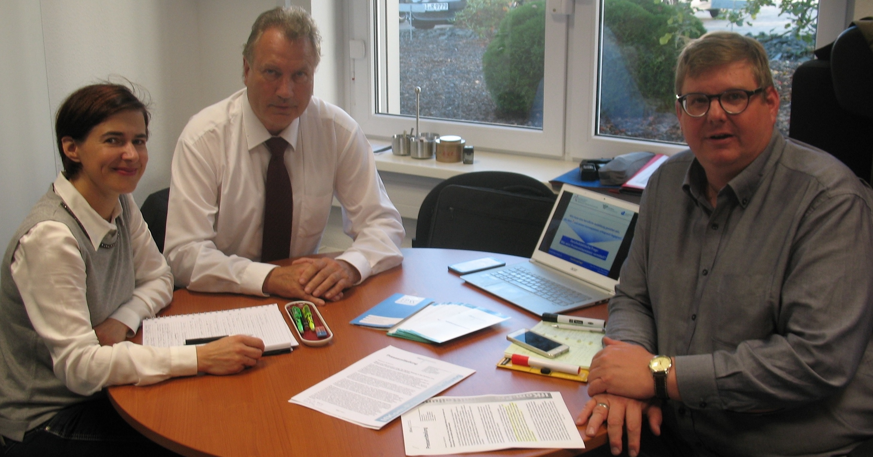 Doreen Blume (IfKom), Dipl.-Ing. Heinz Leymann (IfKom), Prof. Dr. Ralph Dreher (IPW) (v. l.)