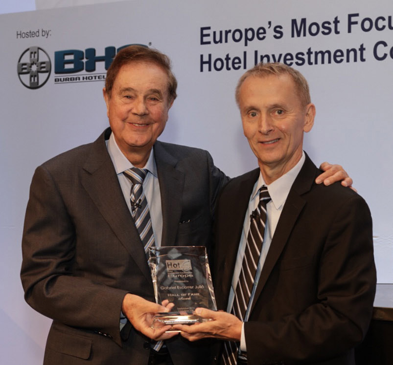 Gabriel Escarrer Juliá, Meliá-Gründer, nimmt den Hall of Fame Award entgegen. Gabriel Escarrer Juliá, Meliá-Gründer, nimmt den Hall of Fame Award entgegen.