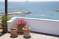 Blumen auf der Terrasse mit Meerblick (Hotel Portixol)