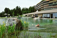 Schwimmen im Schwimmteich (AVIVA)