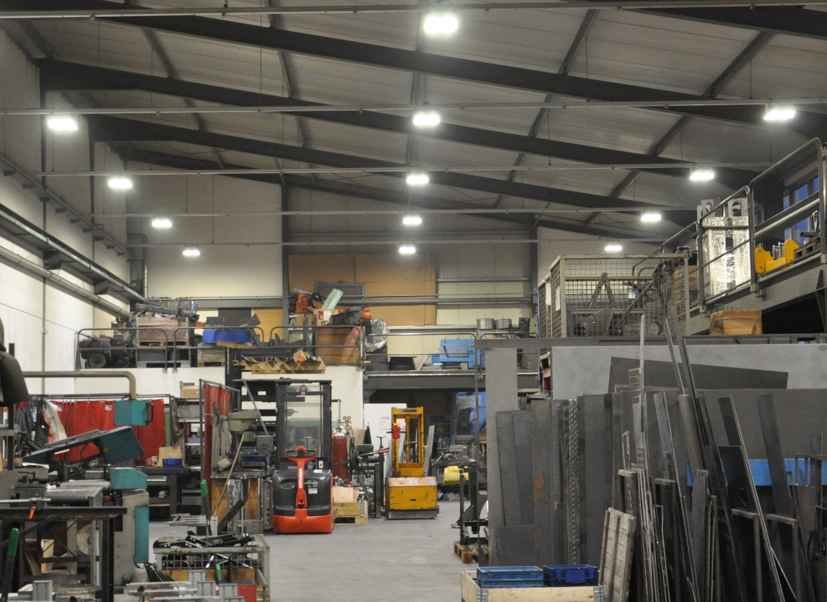 LED Hallenleuchten Classic Line (HCL) für normgerechte und langlebige Beleuchtung in Industrie & Gew LED Hallenleuchten Classic Line (HCL) für normgerechte und langlebige Beleuchtung in Industrie & Gew