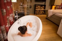 Frau in der Badewanne Frau in der Badewanne