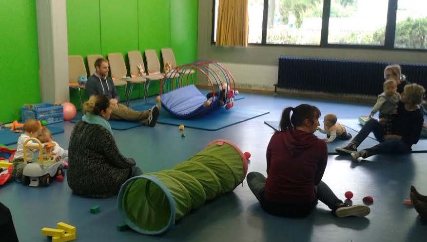Bewegungsangebot im Drop In Hüttenfeld Bewegungsangebot im Drop In Hüttenfeld