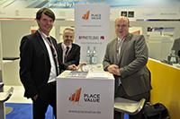Martin Kemmer, Armin Beckemeyer u. Tobias Hönning (v.re.) am Stand von Place Value auf der EXPO Real Martin Kemmer, Armin Beckemeyer u. Tobias Hönning (v.re.) am Stand von Place Value auf der EXPO Real