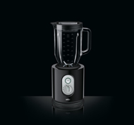 (FOTO: Braun Household) Der neue Braun Standmixer JB5160 in Schwarz in der Vorderansicht auf schwarz (FOTO: Braun Household) Der neue Braun Standmixer JB5160 in Schwarz in der Vorderansicht auf schwarz