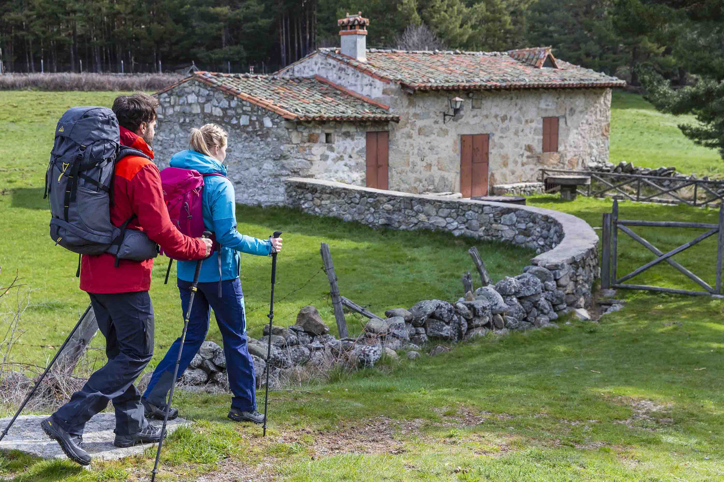Von Hütte zu Hütte wandern gehört zu den schönsten Outdoor-Aktivitäten. (Bildquelle: McKINLEY) Von Hütte zu Hütte wandern gehört zu den schönsten Outdoor-Aktivitäten. (Bildquelle: McKINLEY)