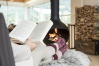 Zeit zum Lesen vor dem Kamin Zeit zum Lesen vor dem Kamin