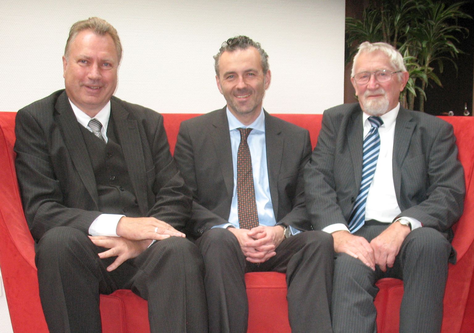 Heinz Leymann (IfKom), Thomas Jarzombek (MdB), Manfred Velden (IfKom) (v. l.) Heinz Leymann (IfKom), Thomas Jarzombek (MdB), Manfred Velden (IfKom) (v. l.)