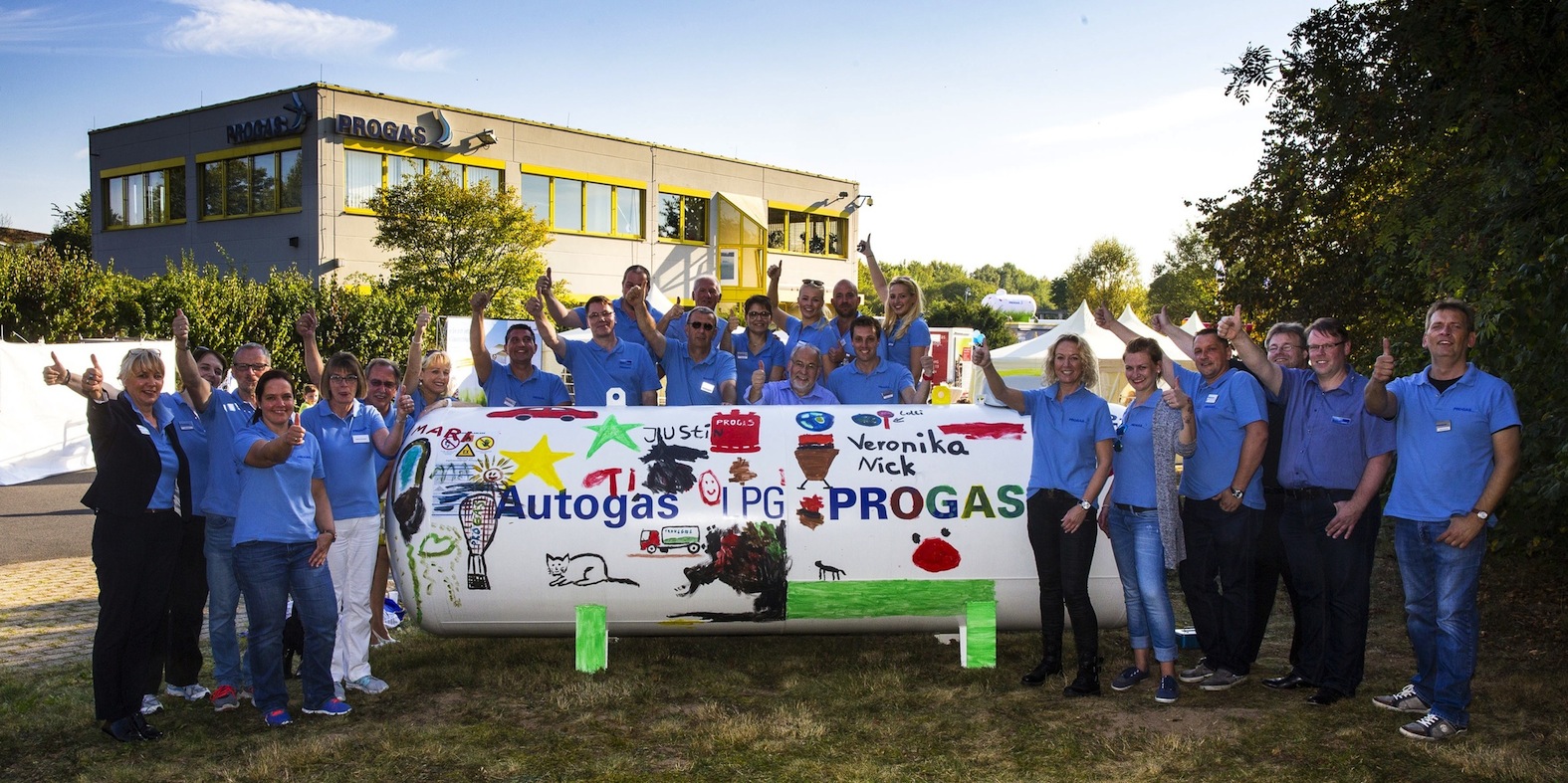 Über das bunte Ergebnis der Malaktion für Kinder freut sich das Team von Flüssiggasversorger PROGAS. Über das bunte Ergebnis der Malaktion für Kinder freut sich das Team von Flüssiggasversorger PROGAS.