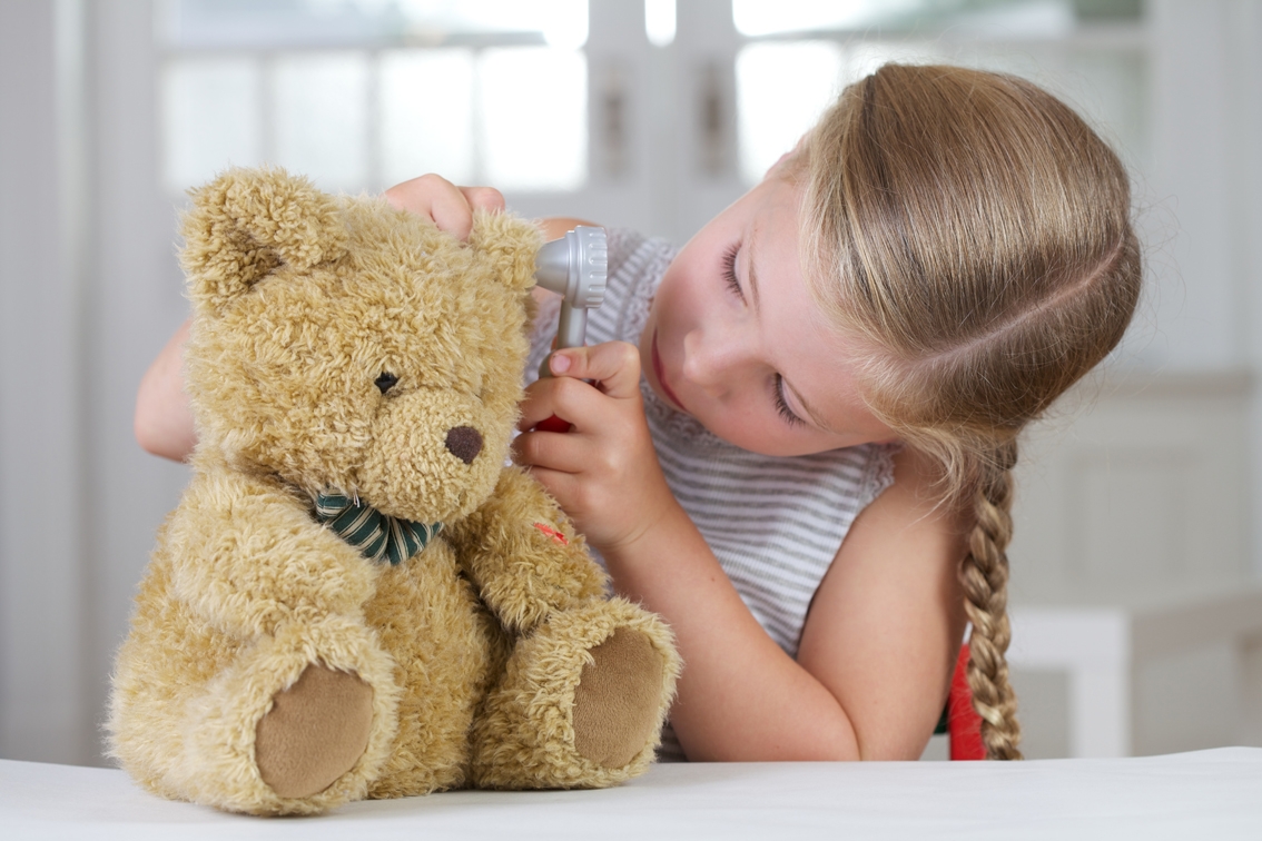 Wegen ihrer kurzen Ohrtrompete leiden Kinder besonders häufig unter einer Mittelohrentzündung. Wegen ihrer kurzen Ohrtrompete leiden Kinder besonders häufig unter einer Mittelohrentzündung.