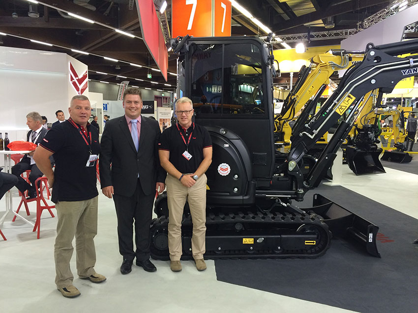 Frank Thoss, Yanmar CEE, Moritz Veit, M&V Veit, und Andreas Hactergal, Yanmar CEE (v.l.n.r.) Frank Thoss, Yanmar CEE, Moritz Veit, M&V Veit, und Andreas Hactergal, Yanmar CEE (v.l.n.r.)