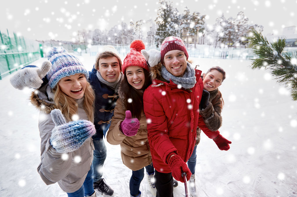 Spaßund Zerstreuung beim winterlichen Betriebsausflug im Team. Spaßund Zerstreuung beim winterlichen Betriebsausflug im Team.