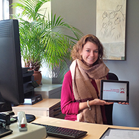 Susanne Kick von der St. Gallus-Hilfe gGmbH mit ihrem Gewinn für den 10.000sten Webinar-Teilnehmer. Susanne Kick von der St. Gallus-Hilfe gGmbH mit ihrem Gewinn für den 10.000sten Webinar-Teilnehmer.