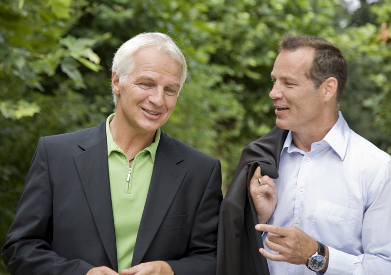 Souverän in allen Lebenslagen: Henry Maske im Gespräch mit Theo Bergauer (links) (Bildquelle: b-wirk