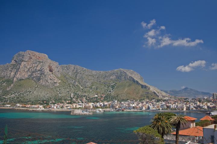 Traumhafter Blick auf den Vorort von Palermo Sferracavallo (Bildquelle: Sandro Bedessi / Fototeca EN