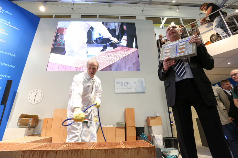 BAU 2017: Franken Maxit zeigt sein Mörtelpad in Live-Shows am Stand. Weitere Mörtel-Innovationen run BAU 2017: Franken Maxit zeigt sein Mörtelpad in Live-Shows am Stand. Weitere Mörtel-Innovationen run