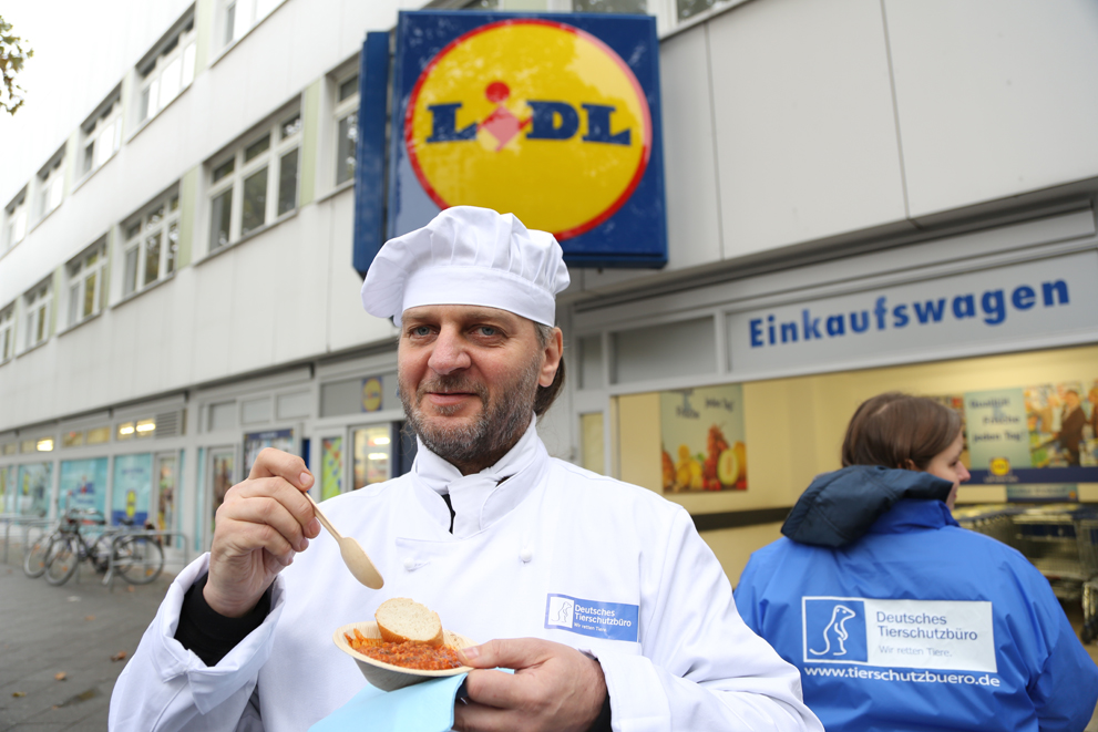Anlässlich der 100. LIDL-Filiale der Aufklärungskampagne 