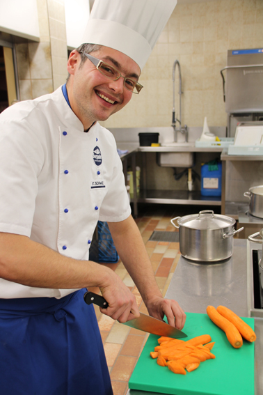 Küchenchef Stefan Schwarz kocht gerne mit Käse. (Bildquelle: Bergader Privatkäserei) Küchenchef Stefan Schwarz kocht gerne mit Käse. (Bildquelle: Bergader Privatkäserei)