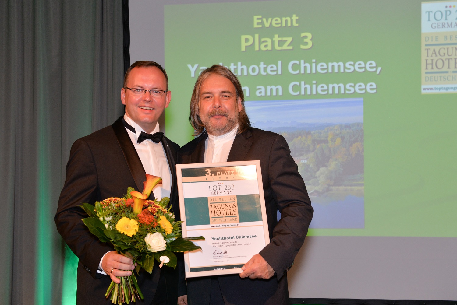 Christian H. Saxen (Hoteldirektor Yachthotel Chiemsee GmbH, links im Bild)zusammen mit Thomas Kühn Christian H. Saxen (Hoteldirektor Yachthotel Chiemsee GmbH, links im Bild)zusammen mit Thomas Kühn