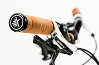 betula manus, birchbarkunic: Die ersten Fahrrad-Lenkergriffe aus Birkenrinde betula manus, birchbarkunic: Die ersten Fahrrad-Lenkergriffe aus Birkenrinde