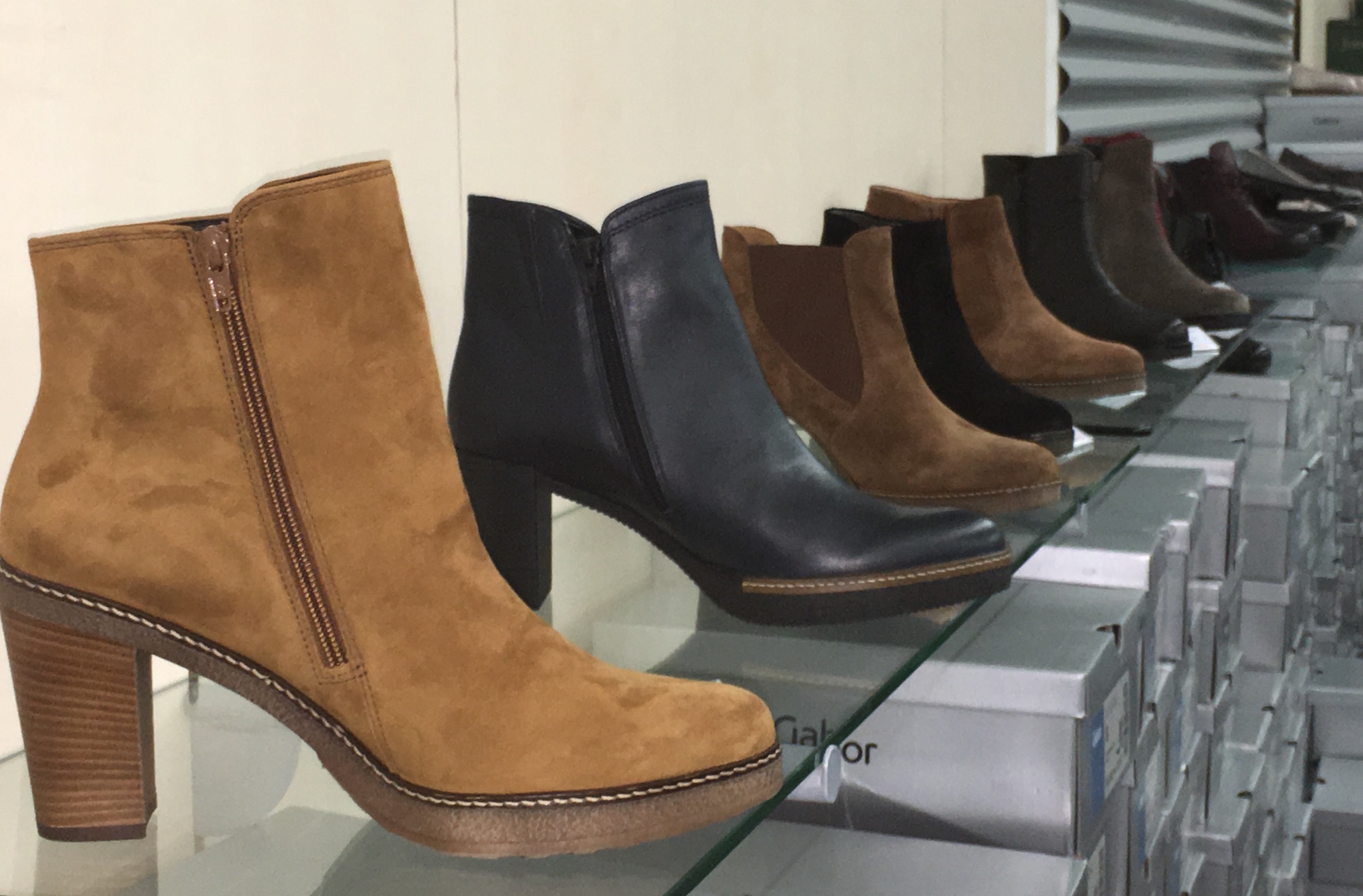Stiefeletten inÜbergrößen bei schuhplus: Mehrere Hundert Modelle in großen Größen zu entdecken. Stiefeletten inÜbergrößen bei schuhplus: Mehrere Hundert Modelle in großen Größen zu entdecken.