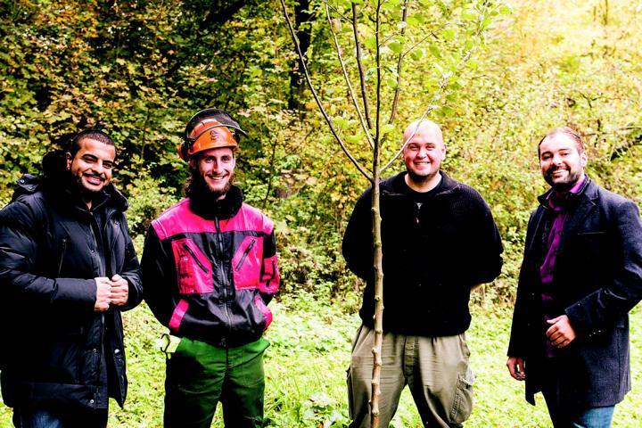 Amit Lal, Wilko Hennemann, Diplom-Forstwirt Stefan Götze und Johannes Dietrich (v.l.n.r.) Amit Lal, Wilko Hennemann, Diplom-Forstwirt Stefan Götze und Johannes Dietrich (v.l.n.r.)