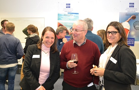 IT-Forum: Dr. Mareike Martini im Gespräch mit Gästen nach der Podiumsdiskussion. Foto: Franz Motzko