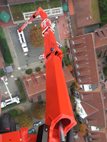 Die neue Ruthmann-Arbeitsbühne von Hüffermann Krandienst im Einsatz. Foto: Hüffermann Krandienst 