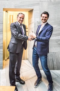 Schlüsselübergabe von Massewalter Dr. Geiler an den neuen Hotelbesitzer Herrn Pinzger Schlüsselübergabe von Massewalter Dr. Geiler an den neuen Hotelbesitzer Herrn Pinzger