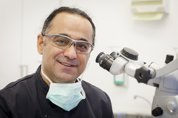 Das ist die zweite internationale Ehrung für den Duisburger Zahnarzt Dr. Ayna in diesem Jahr. Das ist die zweite internationale Ehrung für den Duisburger Zahnarzt Dr. Ayna in diesem Jahr.
