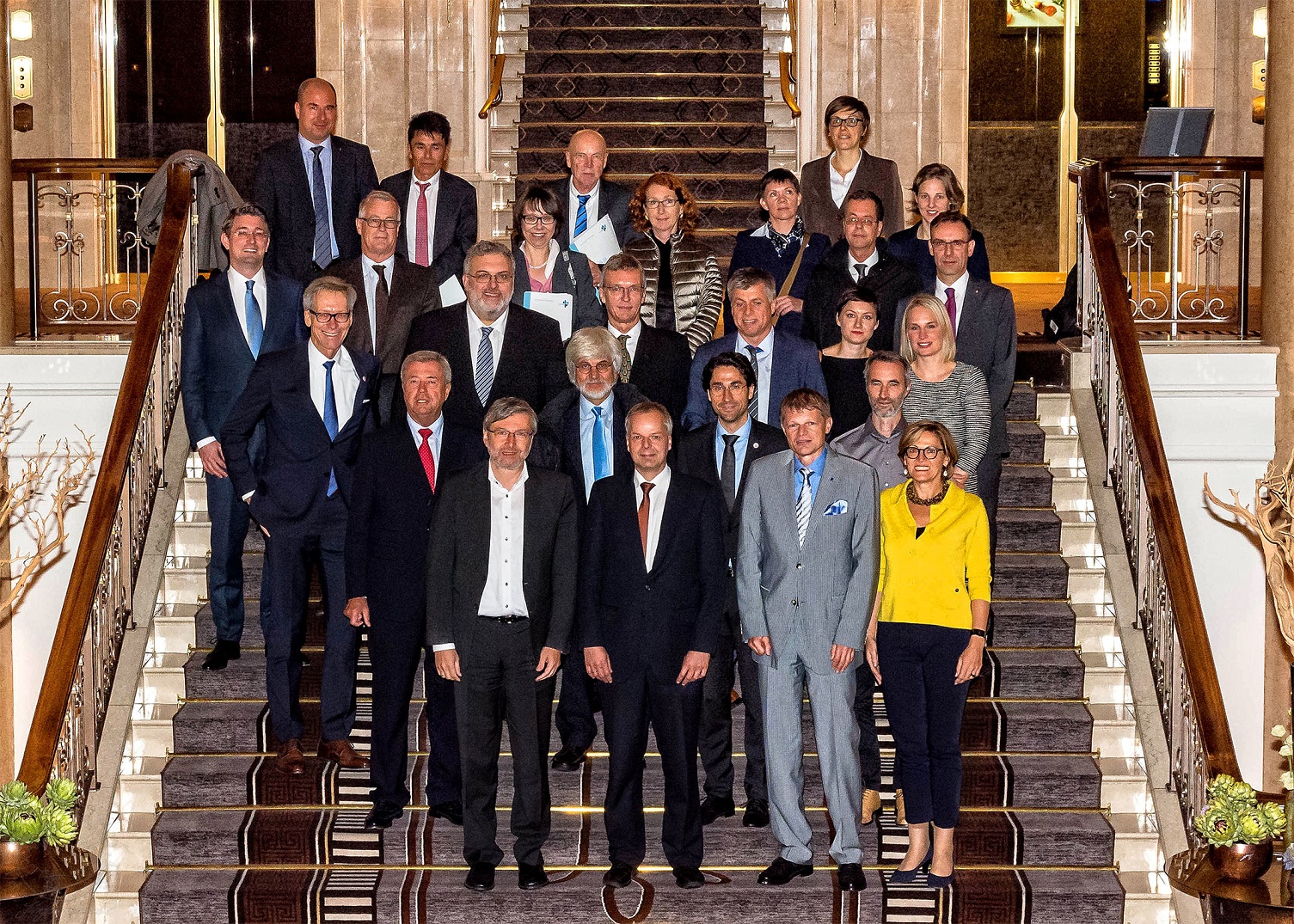 Die Teilnehmer des Parlamentarischen Abends 2016 der DG PARO (Bildquelle: DG PARO / Jürgen Sendel @ Die Teilnehmer des Parlamentarischen Abends 2016 der DG PARO (Bildquelle: DG PARO / Jürgen Sendel @
