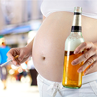 Schwangere rauchen und trinken Alkohol Schwangere rauchen und trinken Alkohol