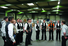 Die Seminare bei HECO beinhalten auch einen informativen Rundgang durch die Fertigung (Bildquelle: @ Die Seminare bei HECO beinhalten auch einen informativen Rundgang durch die Fertigung (Bildquelle: @