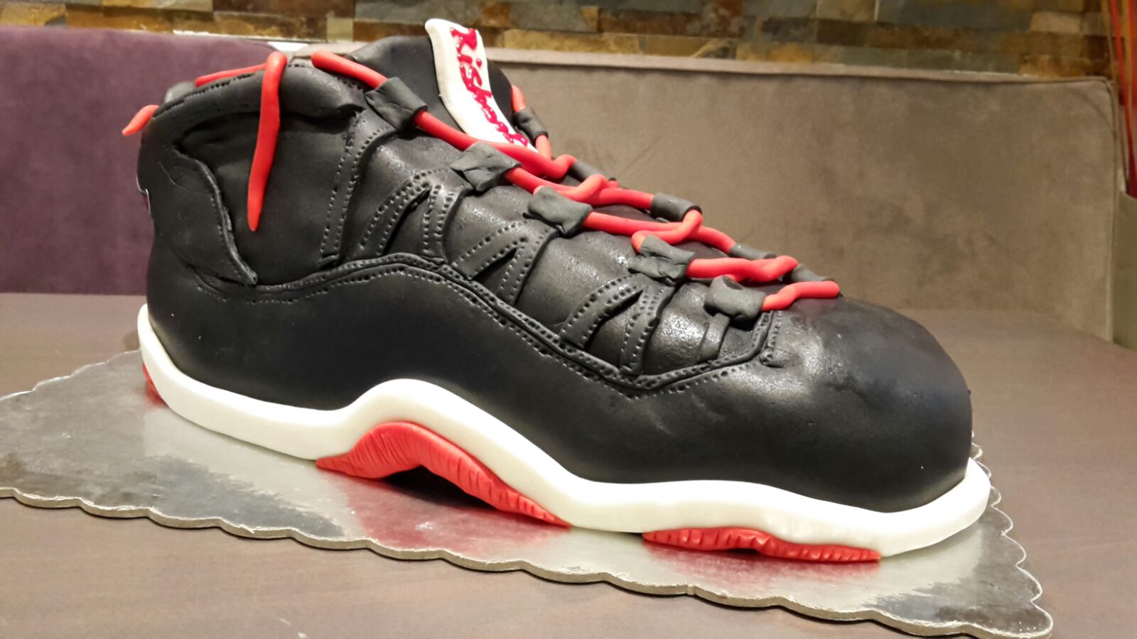 Mit dem richtigen Schuh zur richtigen Torte Mit dem richtigen Schuh zur richtigen Torte