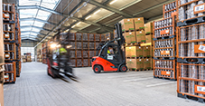 Die M.O.L. GmbH& Co. KG setzt an mehreren Standorten das Warehousemanagement-System xStorage3 ei