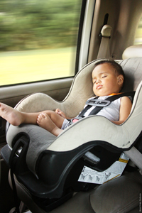 Mit Klebstoffen kehrt im Auto Ruhe ein. Foto: Monart Design – Fotolia.com Mit Klebstoffen kehrt im Auto Ruhe ein. Foto: Monart Design – Fotolia.com