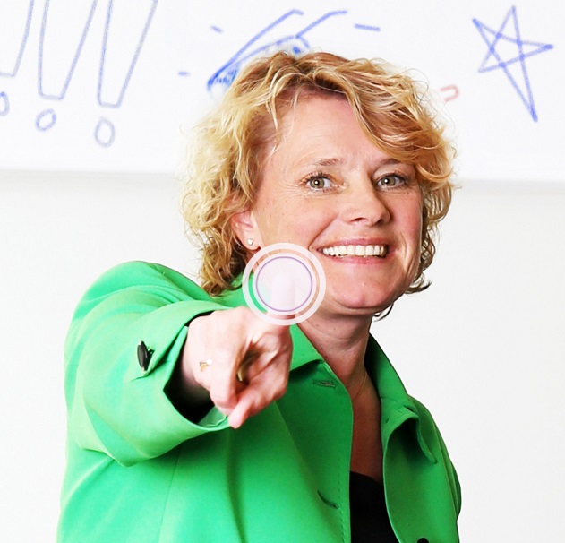 Antje Minhoff ist Geschäftsführerin der MINHOFF GmbH und engagiert in Sachen Bildung