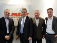V.l.n.r.: Matthias Strehl, Staatssekretär Mathias Samson, Heinz Meyer und Markus Bappert. V.l.n.r.: Matthias Strehl, Staatssekretär Mathias Samson, Heinz Meyer und Markus Bappert.