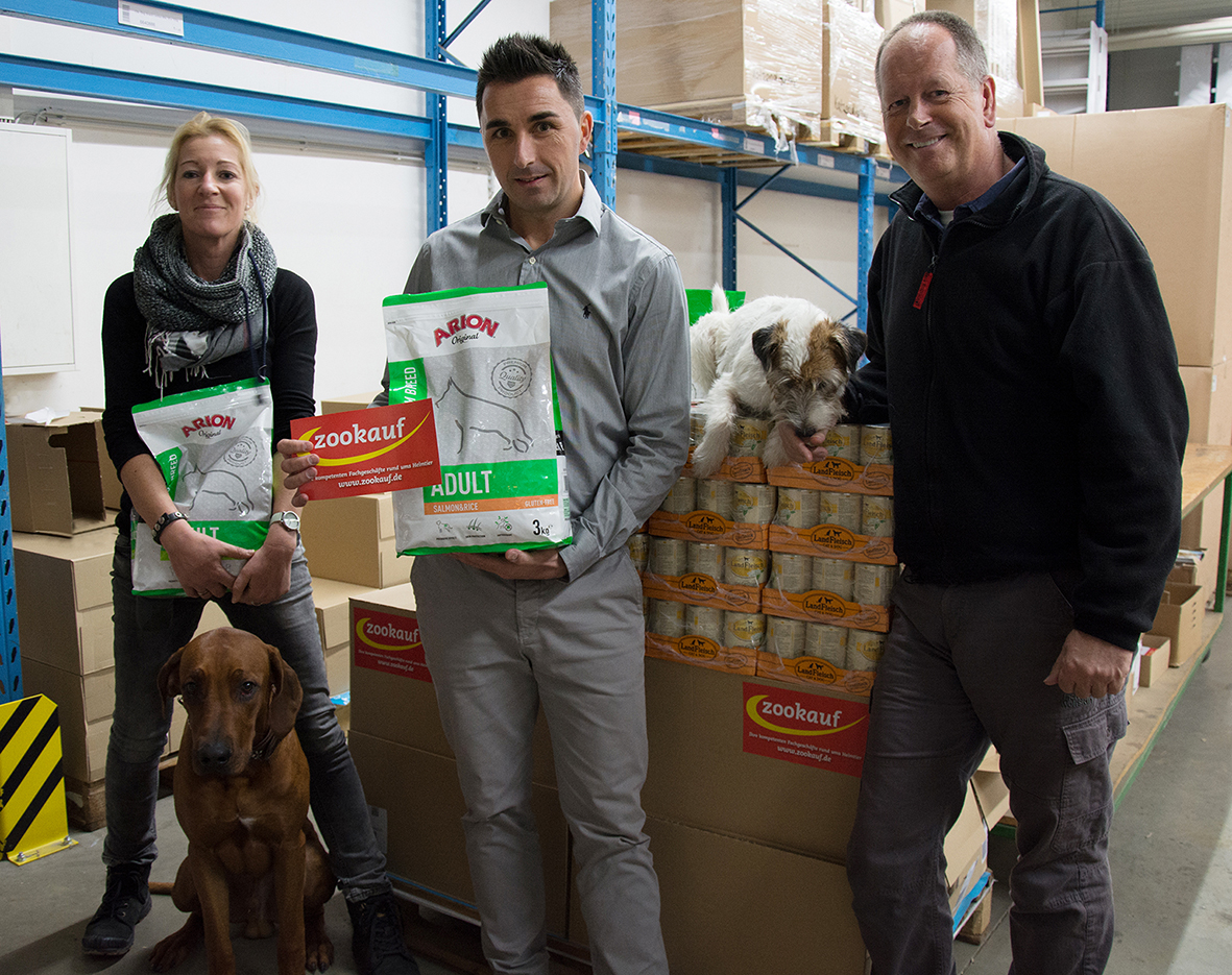 Unterstützen die Spendenaktion: Nadine Boymann (Arion), Adin Mulaimovic (zookauf) und Michael Kronen Unterstützen die Spendenaktion: Nadine Boymann (Arion), Adin Mulaimovic (zookauf) und Michael Kronen