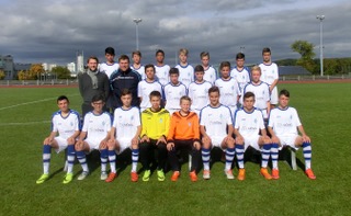 Die U15 des SV Böblingen in ihren neuen Trikots mit Sponsor Eugen Mönig (2. Reihe links) Die U15 des SV Böblingen in ihren neuen Trikots mit Sponsor Eugen Mönig (2. Reihe links)