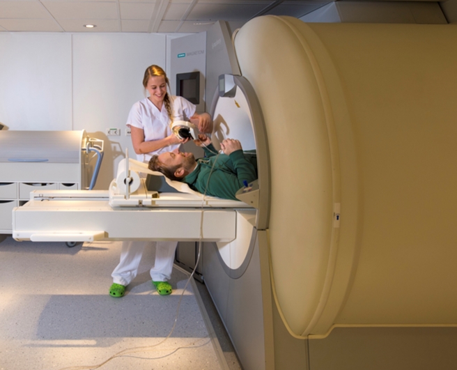 MRT Salzburg - Dr. Aufmesser (Bildquelle: @ Krankenanstalt Dr. Aufmesser GmbH) MRT Salzburg - Dr. Aufmesser (Bildquelle: @ Krankenanstalt Dr. Aufmesser GmbH)