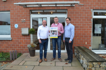 Frank Imbusch,Thomas Altewichard und Steffen Tom vor dem Unternehmensgebäude