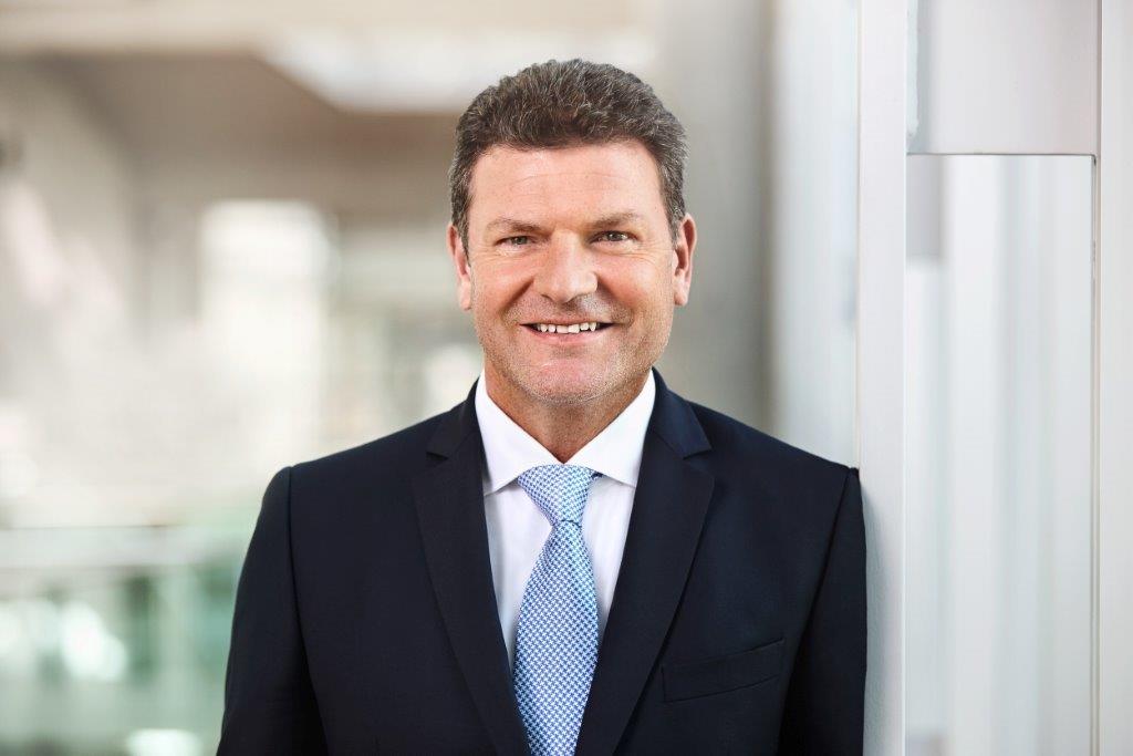 Jens Bischof wird zum 1. Januar 2017 Vorsitzender der Geschäftsführung von SunExpress Jens Bischof wird zum 1. Januar 2017 Vorsitzender der Geschäftsführung von SunExpress