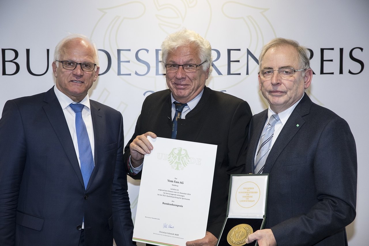 Bundesehrenpreis VOM FASS AG: Gründer Johannes Kiderlen erhält die Auszeichnung (Bild: DLG) (Bildque Bundesehrenpreis VOM FASS AG: Gründer Johannes Kiderlen erhält die Auszeichnung (Bild: DLG) (Bildque