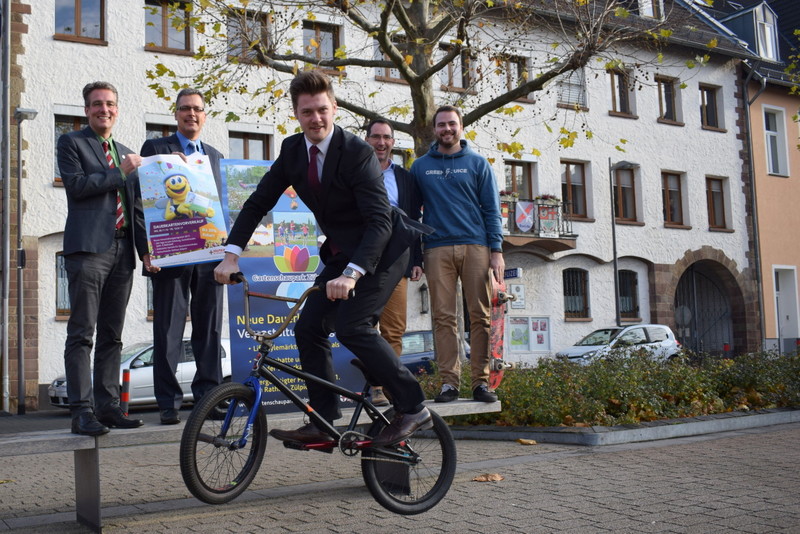 2016 noch als Trockenübung: 2017 fahren BMX-Biker über eine Rampe in den Zülpicher See. 2016 noch als Trockenübung: 2017 fahren BMX-Biker über eine Rampe in den Zülpicher See.