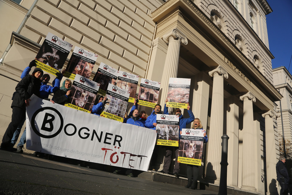 Tierschützer kampften vor dem Bonner Landgericht für die Meinungsfreiheit.