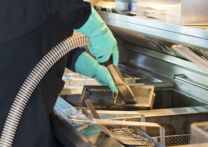 Fritteusen reinigen, Frittieröl filtern u.v.m. mit dem Fritteusen Full Service von Filtafry