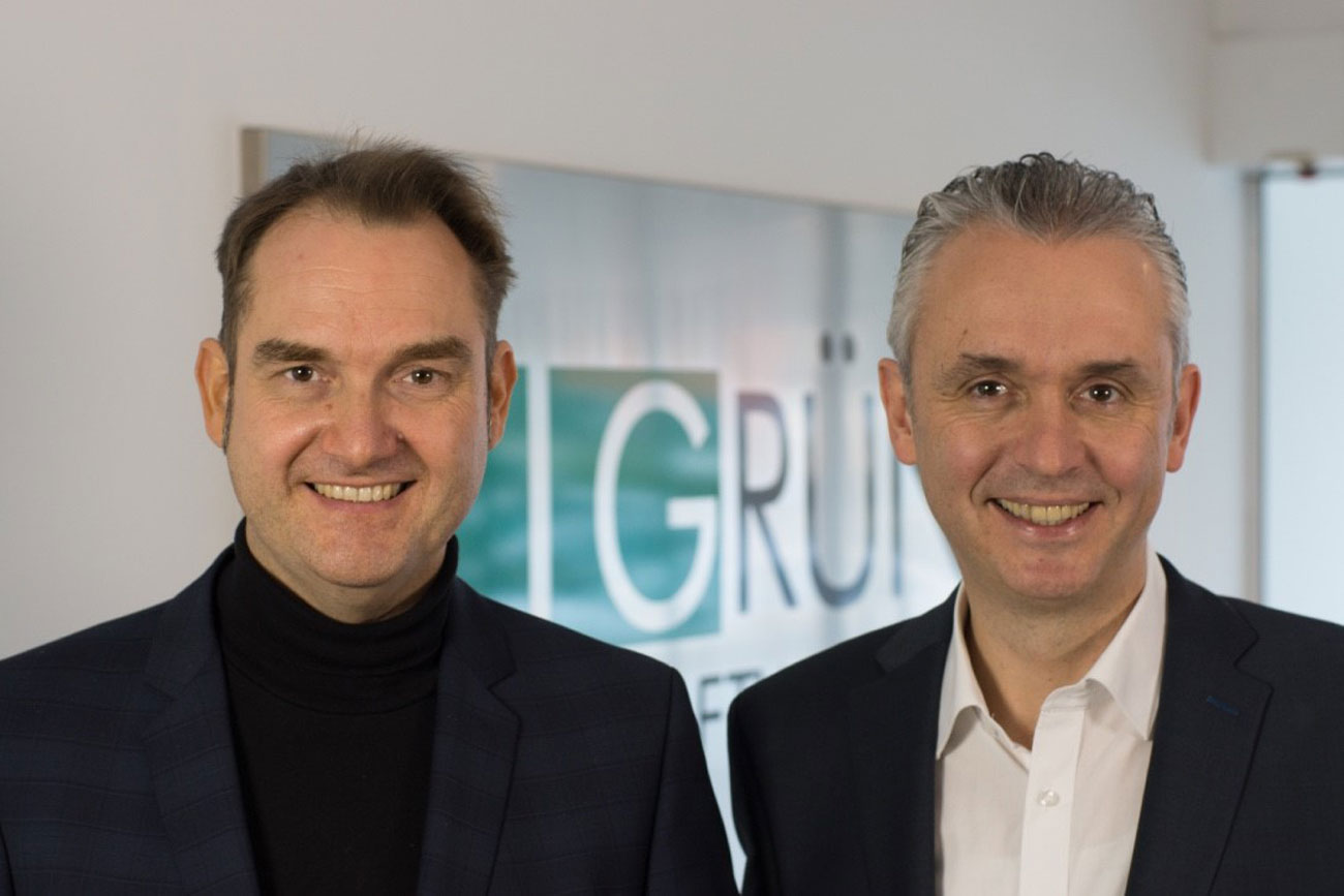 Dr. Oliver Grün (links) begrüßt mit Joachim Sina einen Fundraising-Experten in der GRÜN Gruppe.